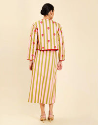 Woman wearing the Mestiza Este Convertible Jacket in Rose Provence print, featuring reversible construction, embroidered detailing, tilted diamond quilting, contrast piping, and full-length sleeves in cotton.